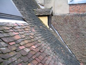 his roof needs repair, avoid these common roof restoration mistakes.